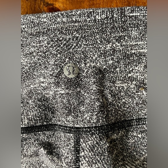 Lululemon Wunder Under Crop (Hi-Rise) *21"
Rush Jacquard Black White - Picture 4 of 5